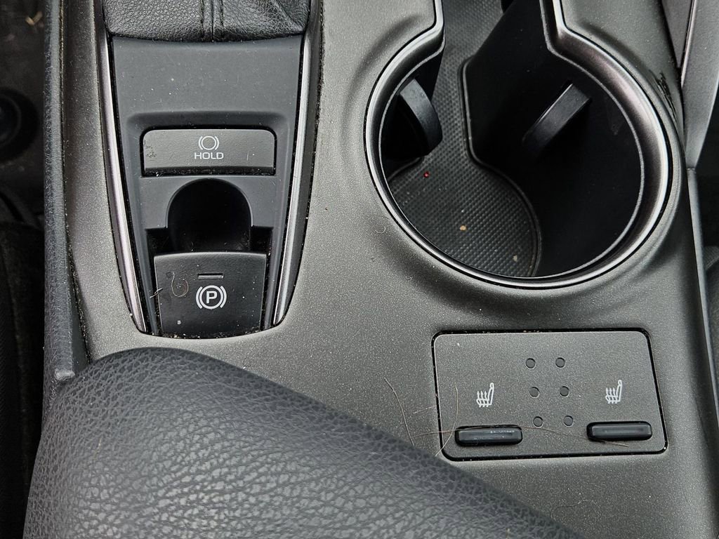 Used 2021 Toyota Camry SE w/ Cold Weather Package image 16