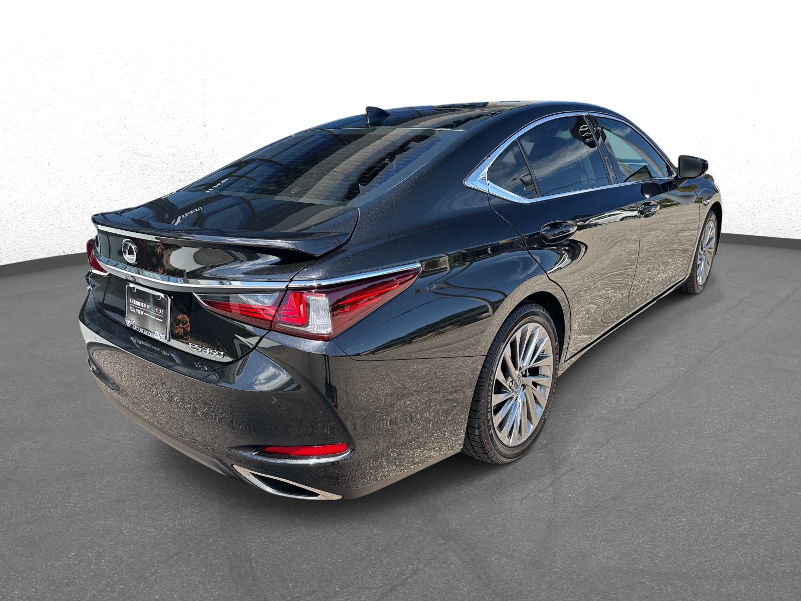 Certified 2022 Lexus ES 350 Ultra Luxury w/ Accessory Package 2 FWD image 3
