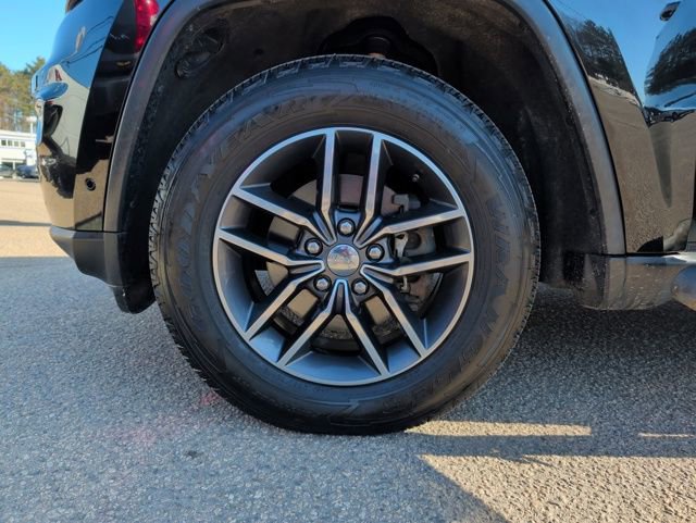 Used 2018 Jeep Grand Cherokee Limited image 32