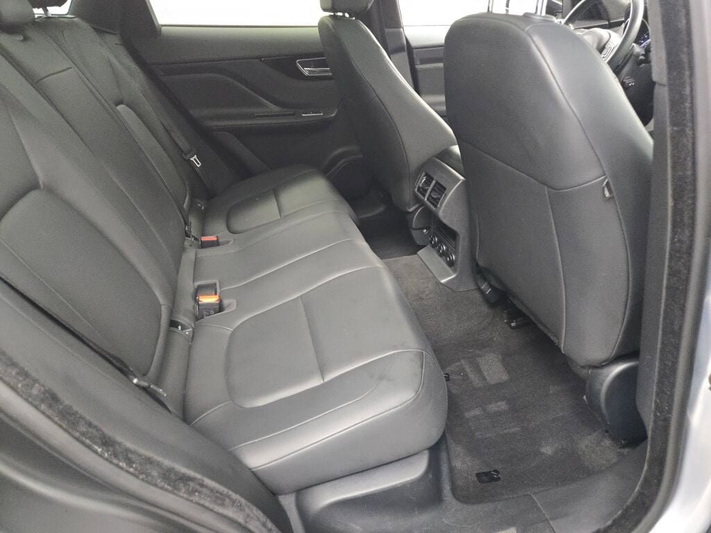 Used 2019 Jaguar F-PACE Premium image 11