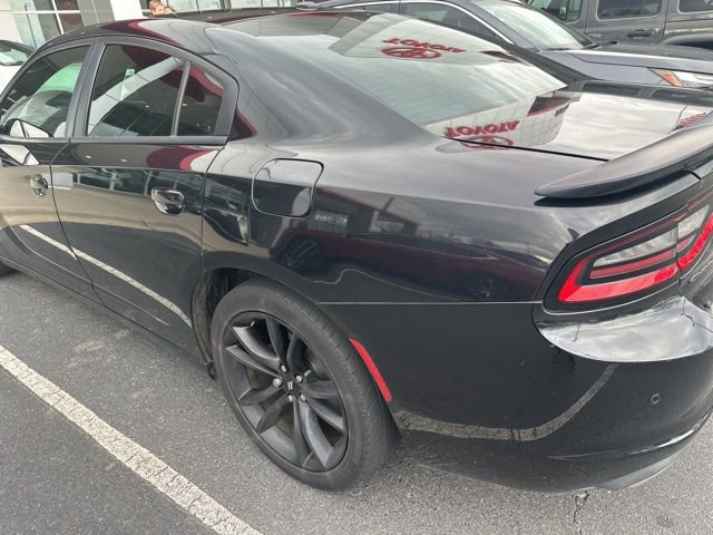 Used 2018 Dodge Charger SXT w/ Blacktop Package image 10