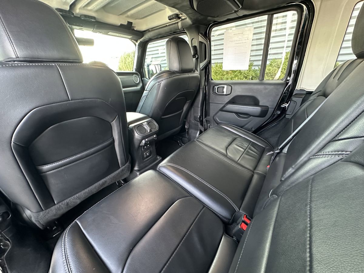 Used 2023 Jeep Wrangler Unlimited Sahara image 10