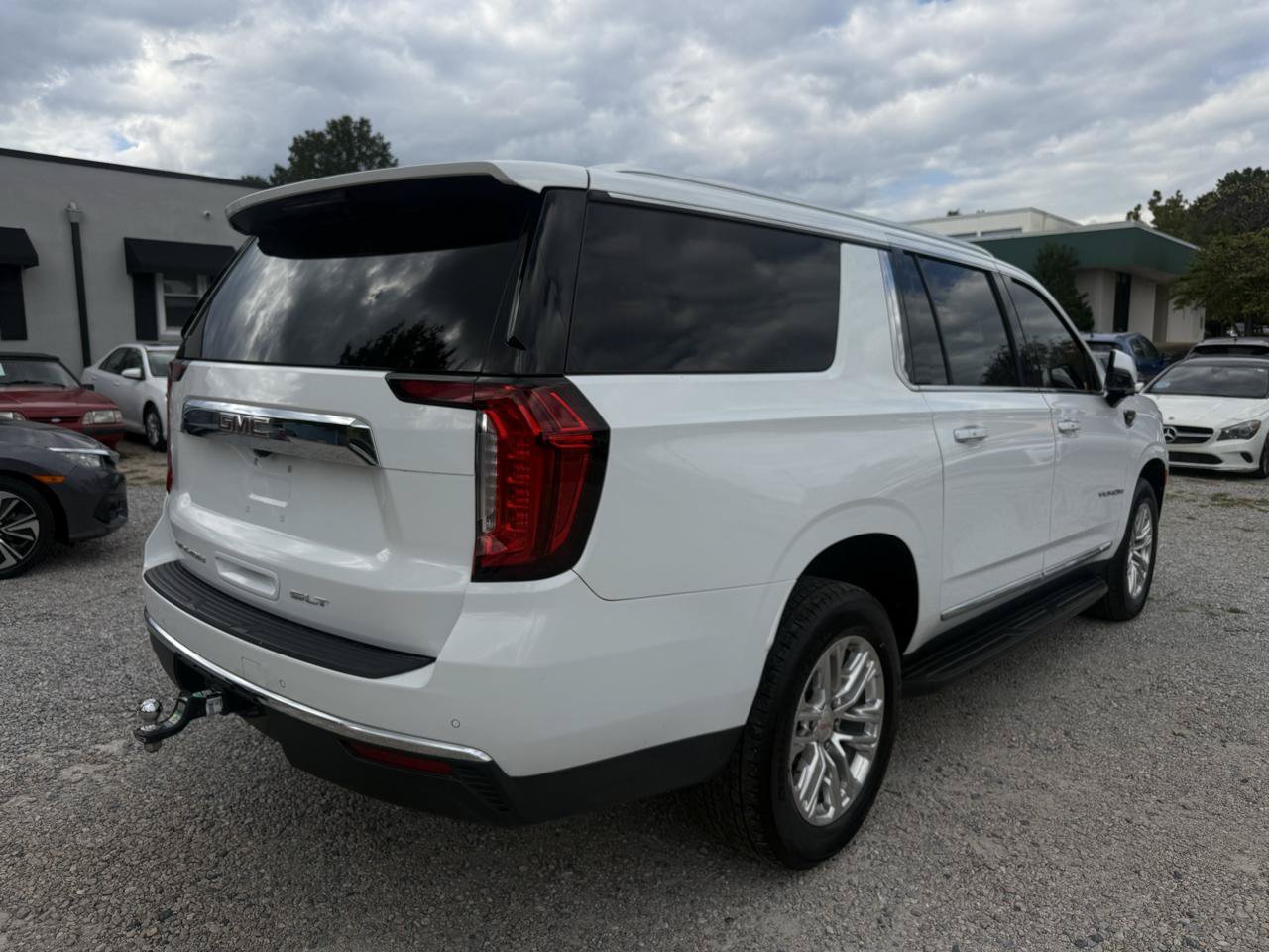 Used 2021 GMC Yukon XL SLT w/ SLT Premium Package RWD image 3
