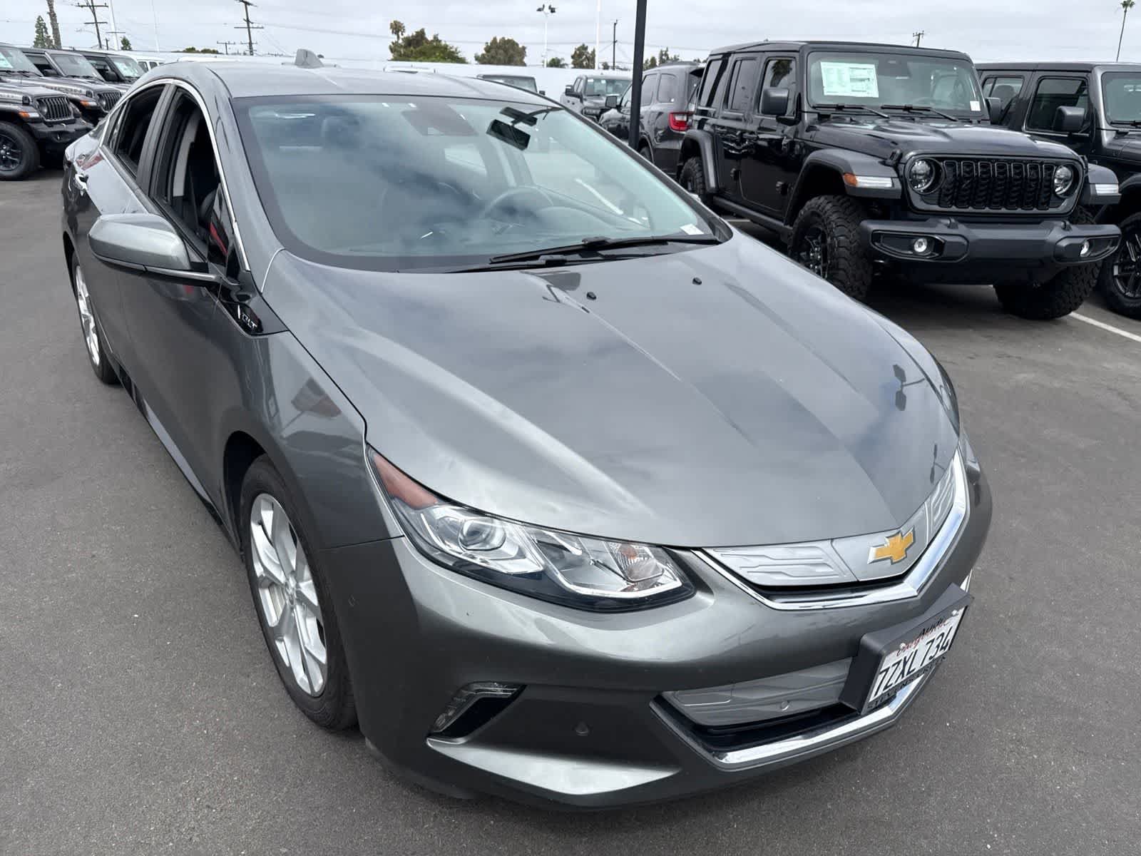 Used 2017 Chevrolet Volt Premier w/ Driver Confidence II Package FWD image 8