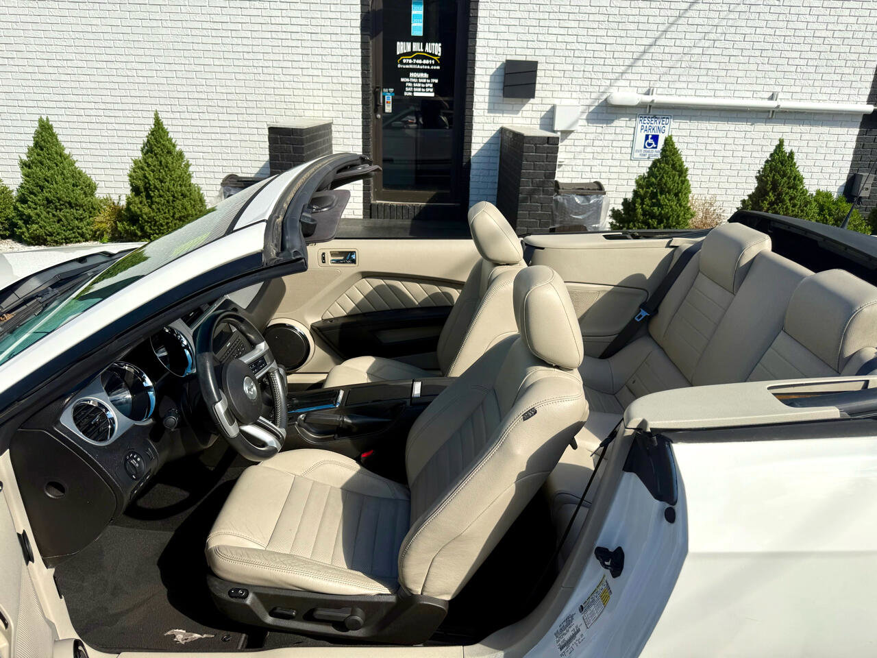 Used 2010 Ford Mustang Convertible image 21