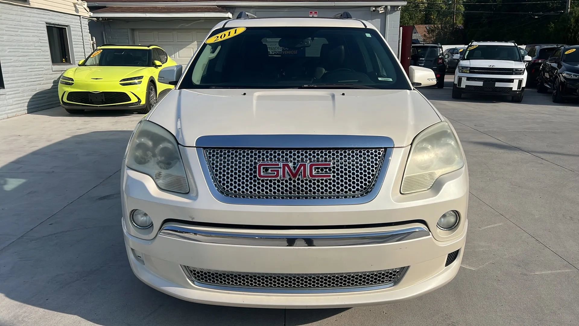 Used 2011 GMC Acadia Denali image 2