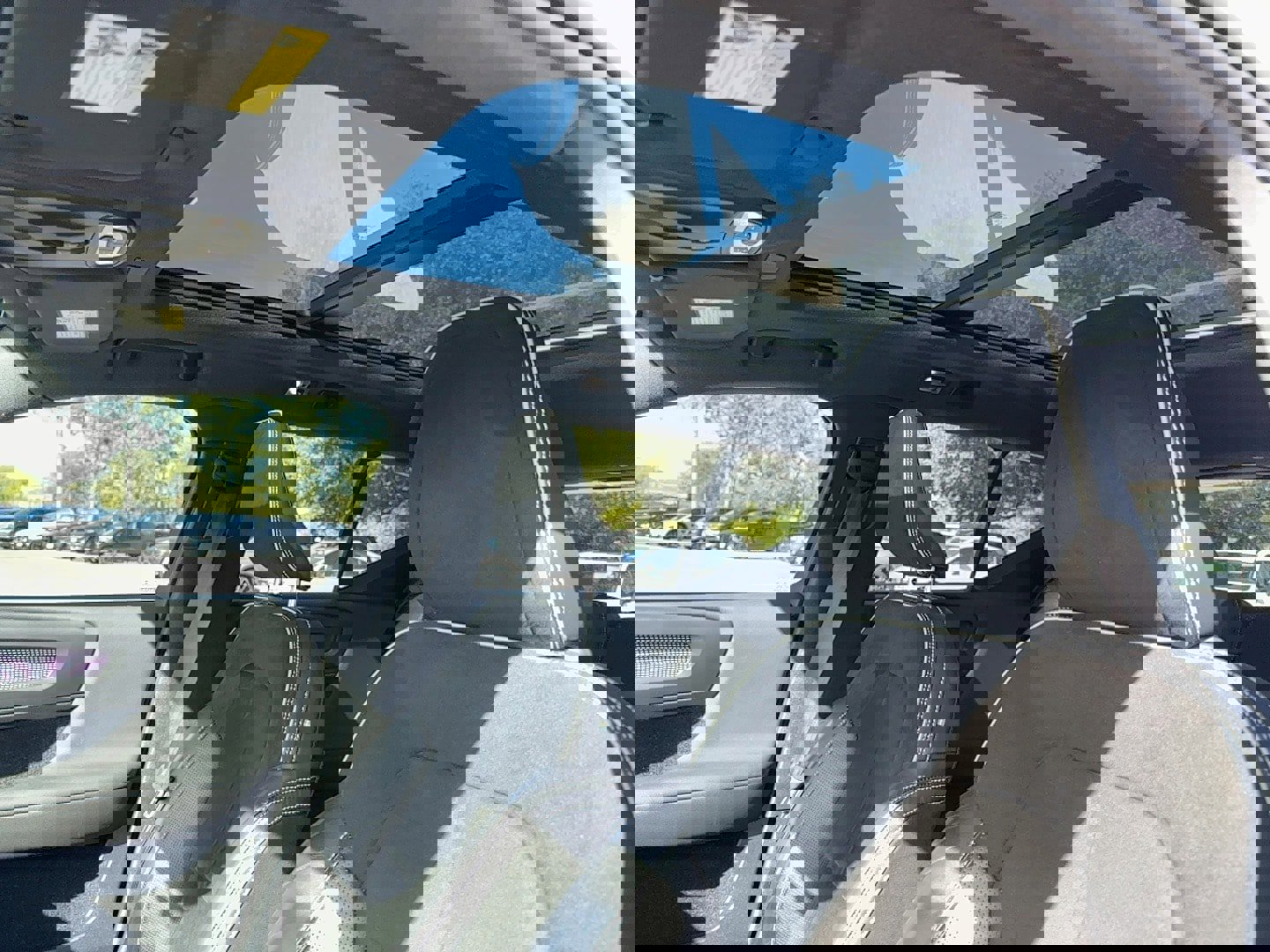 Used 2021 Volvo XC40 T5 R-Design w/ Protection Package Premier image 10