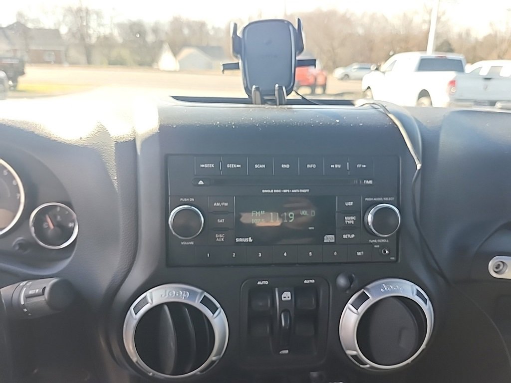 Used 2015 Jeep Wrangler Unlimited Sahara image 24