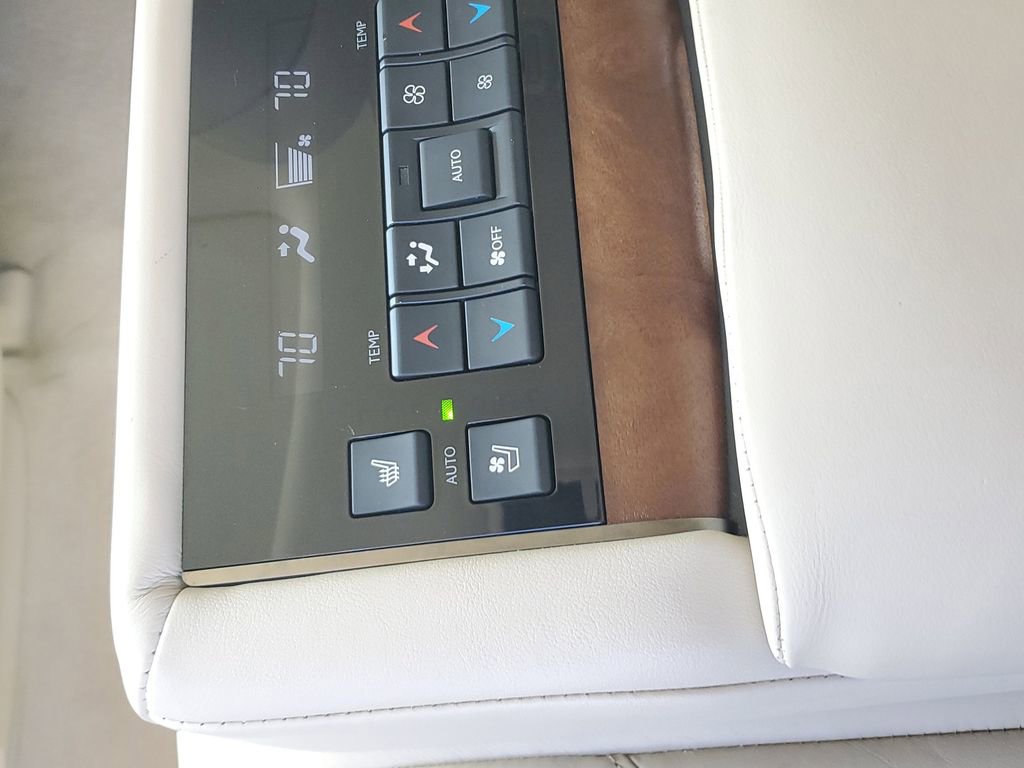 Used 2019 Lexus LX 570 4WD w/ Luxury Package image 17