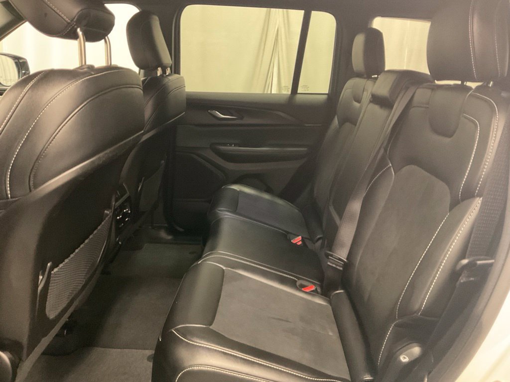 Used 2024 Jeep Grand Cherokee Altitude AWD/4WD image 30