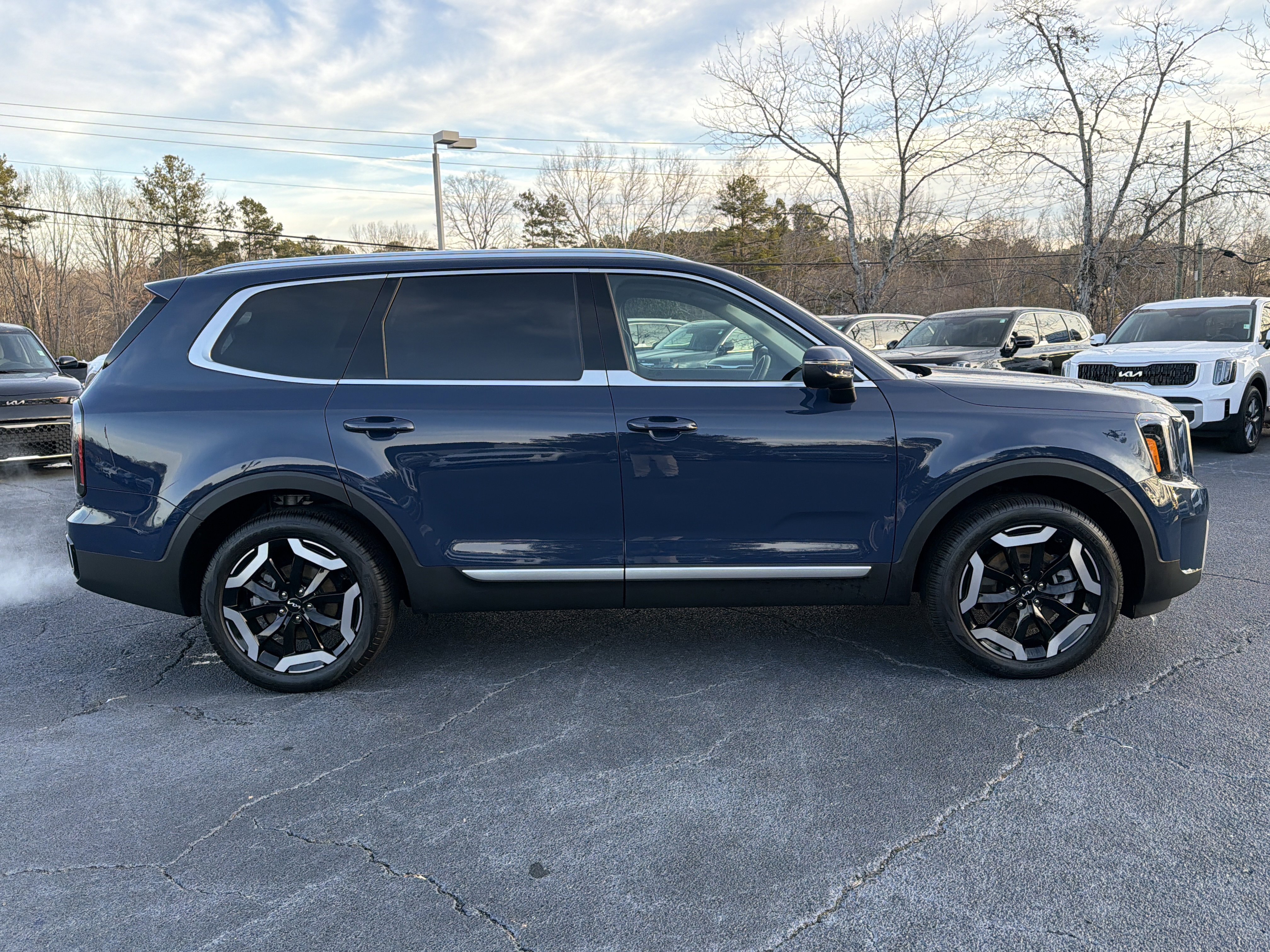 Used 2025 Kia Telluride EX image 8