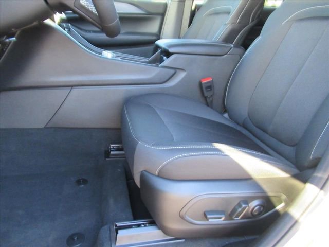 New 2025 Jeep Grand Cherokee Laredo image 15