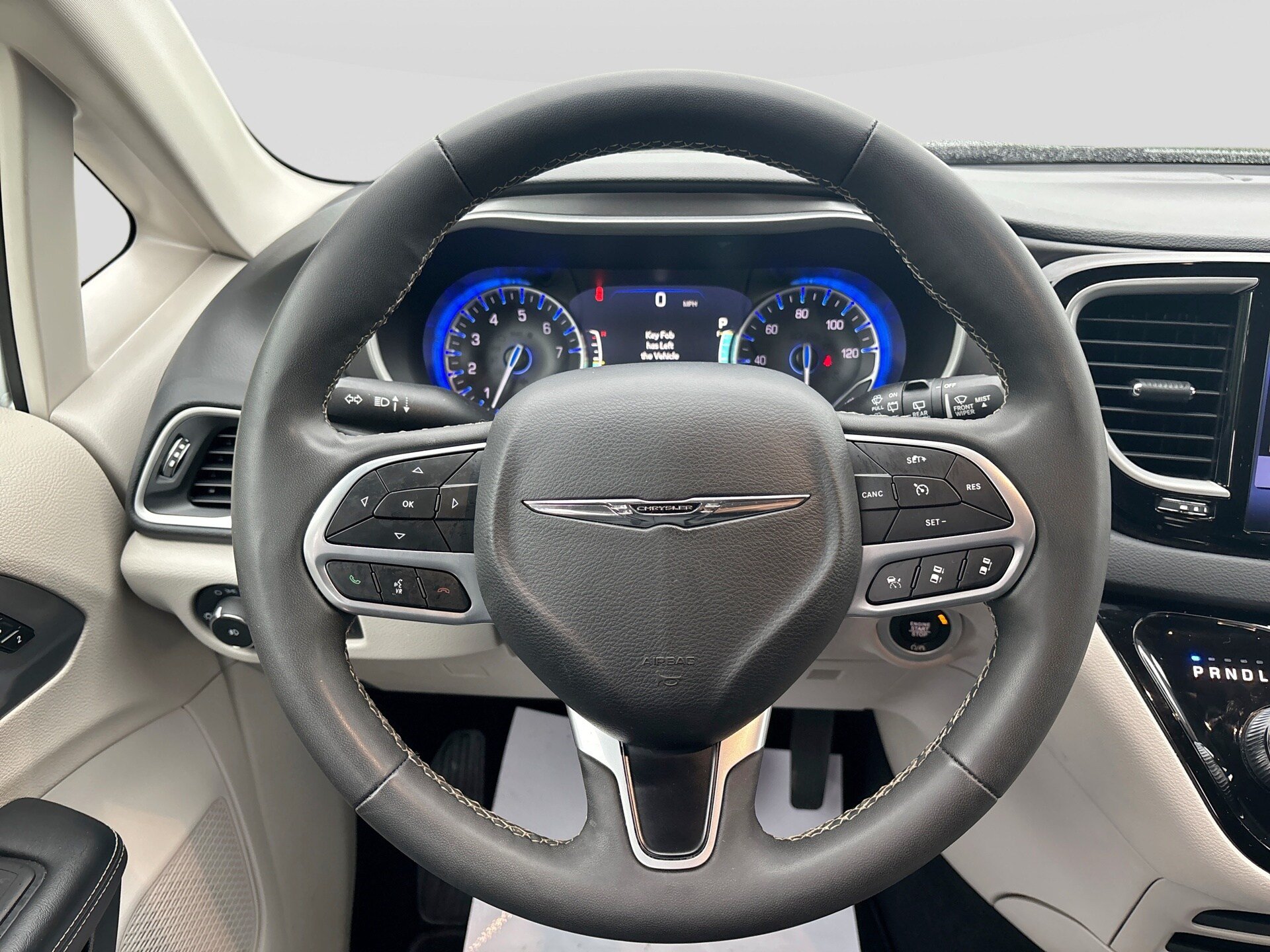 Used 2024 Chrysler Pacifica Touring-L FWD image 19