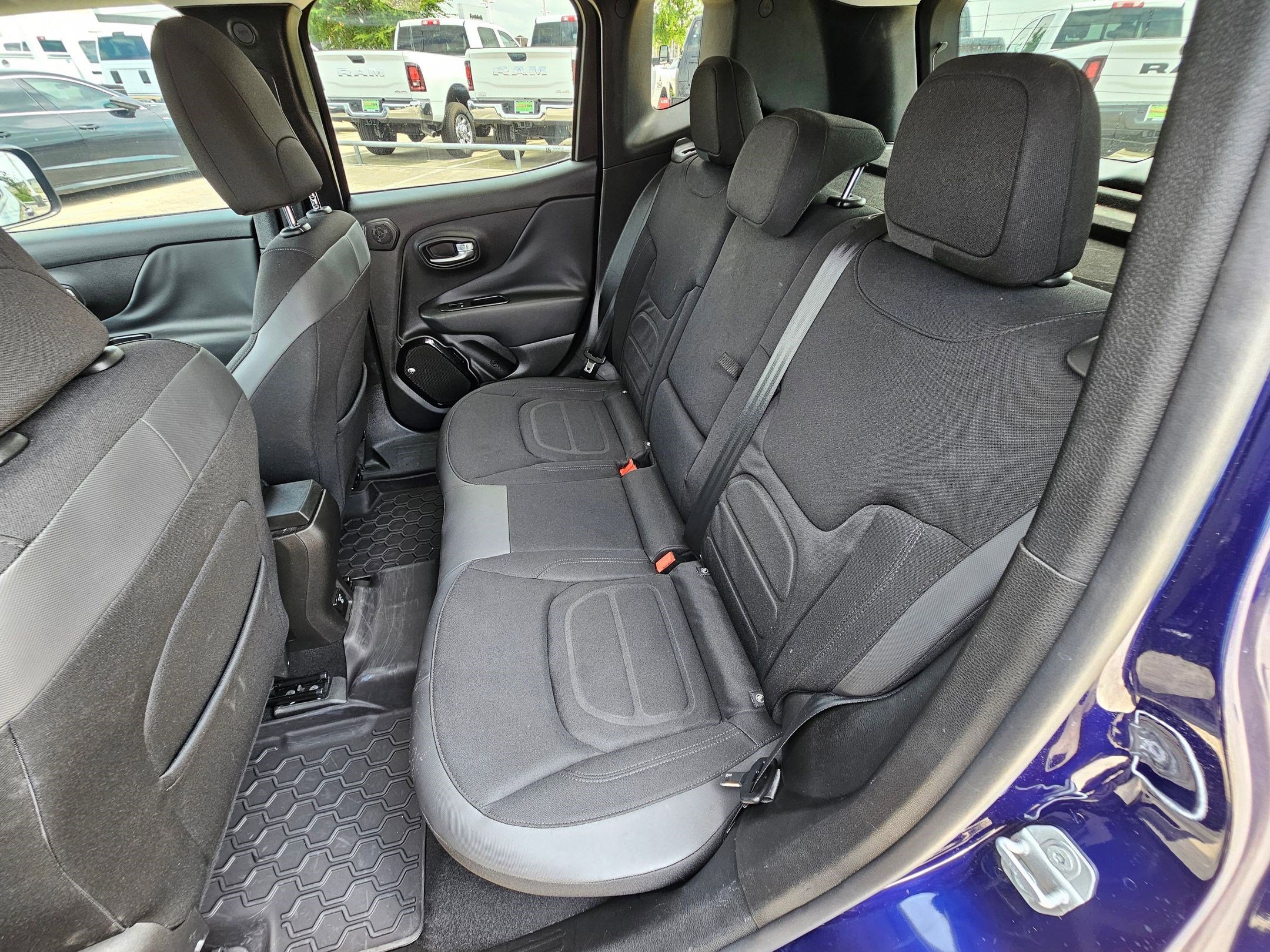 Used 2017 Jeep Renegade Altitude FWD image 29