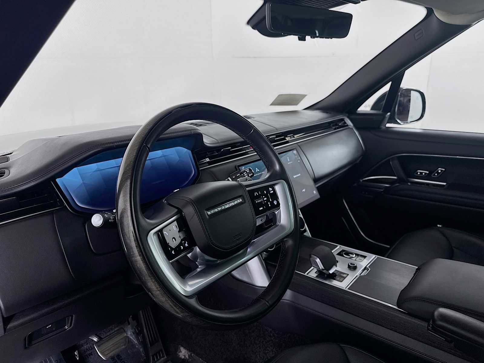 Used 2023 Land Rover Range Rover First Edition image 9