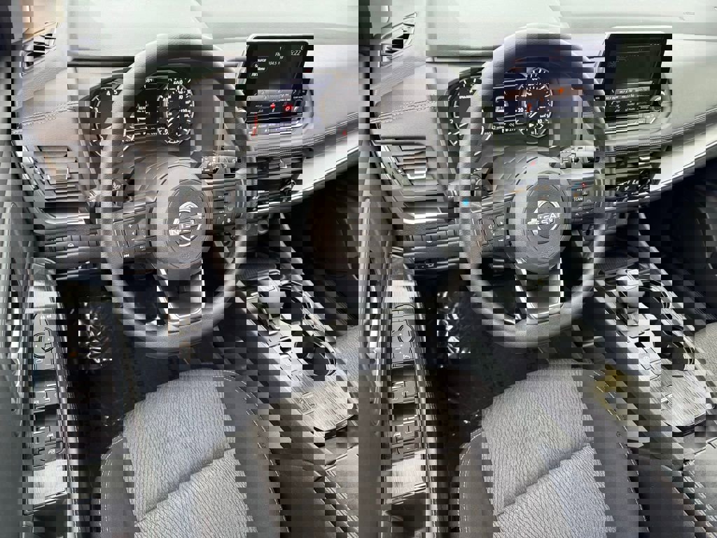 Used 2024 Nissan Rogue SV image 23