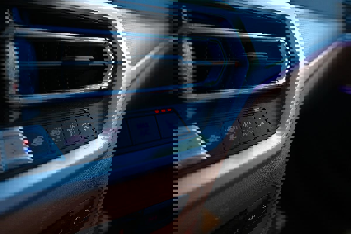 Used 2020 BMW 330i Sedan w/ M Sport Package image 14