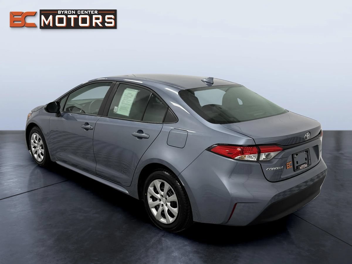 Used 2025 Toyota Corolla LE FWD image 4