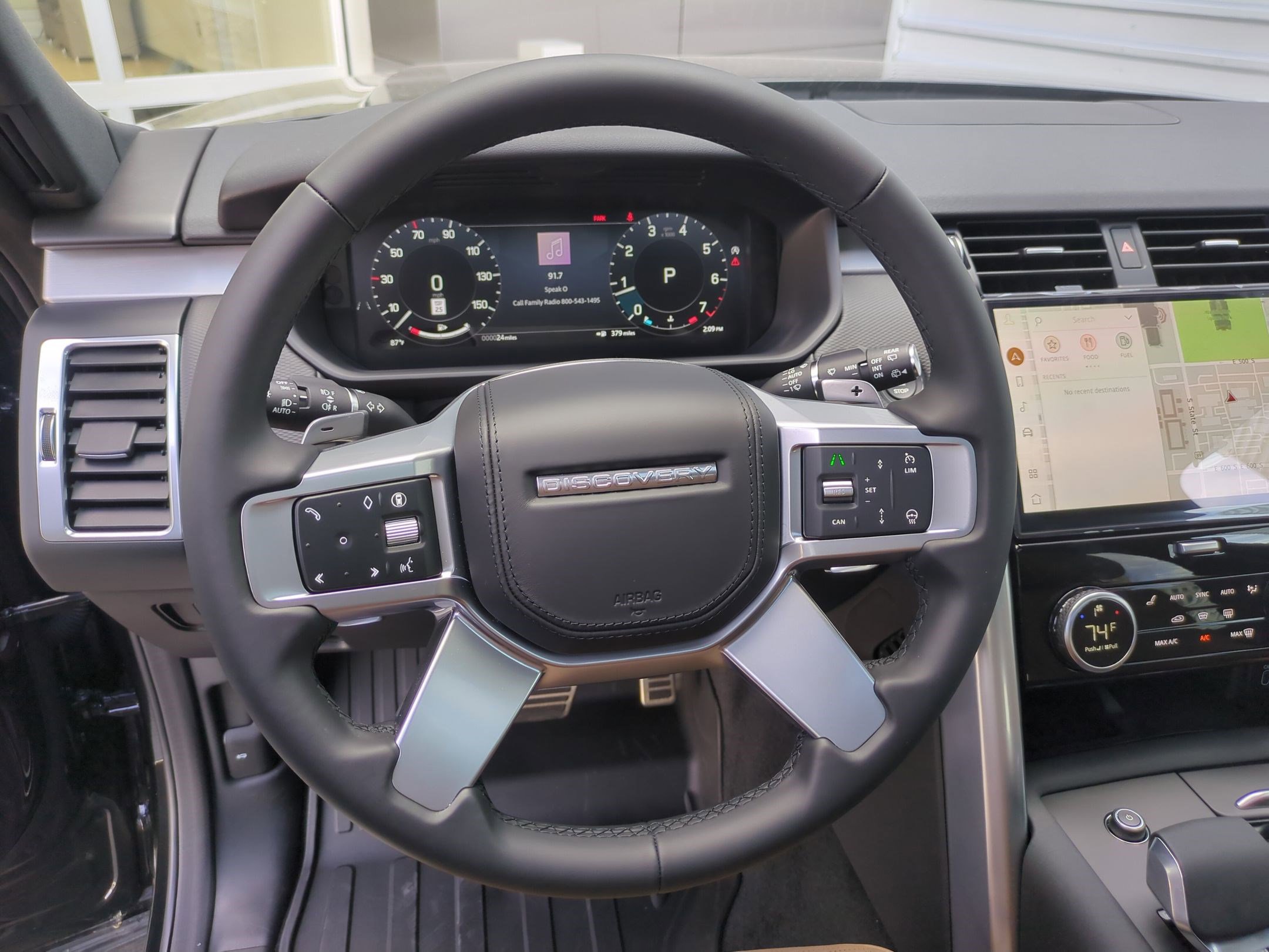 New 2026 Land Rover Discovery Dynamic SE image 13
