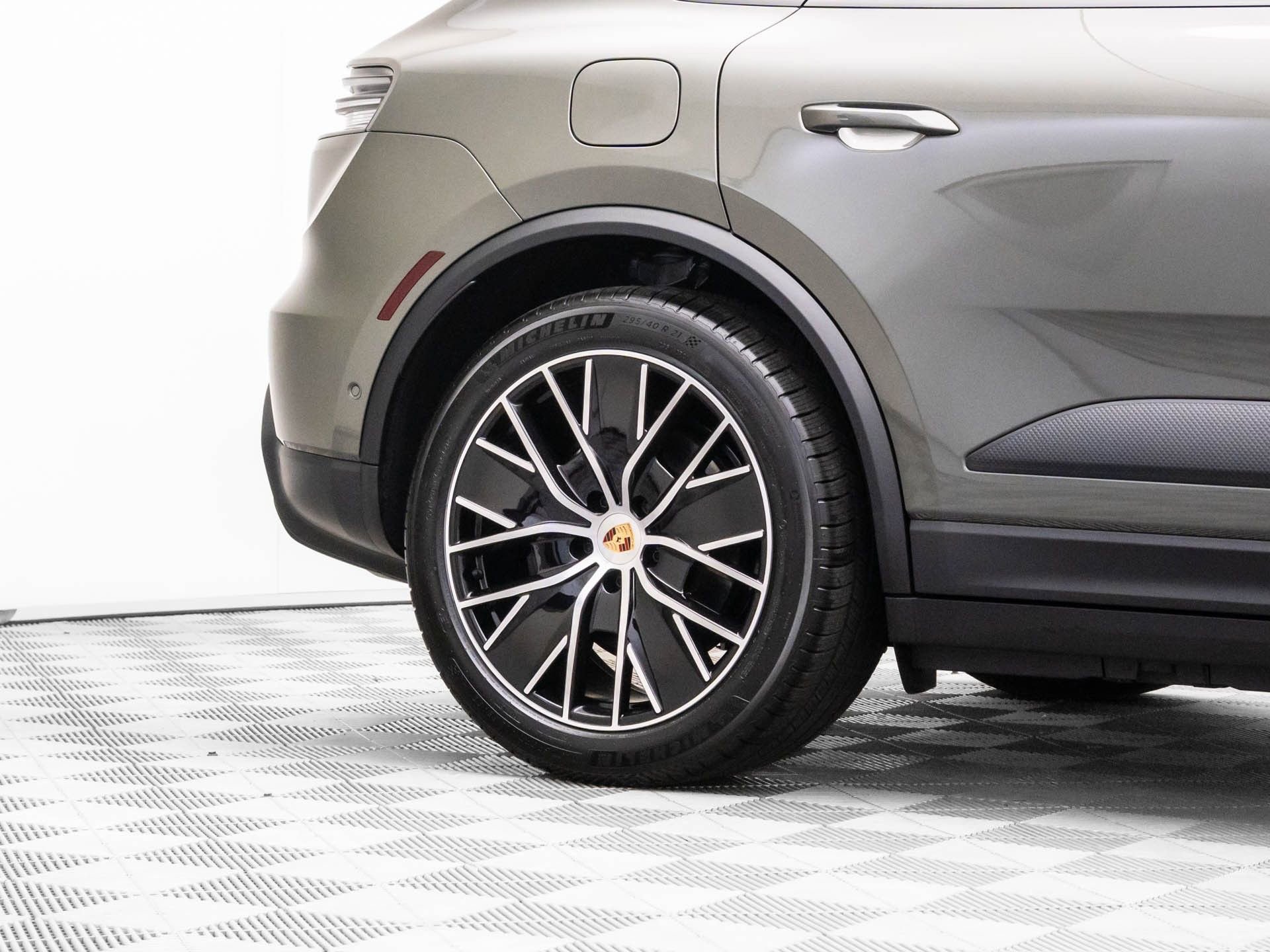 New 2025 Porsche Macan 4 Electric image 33