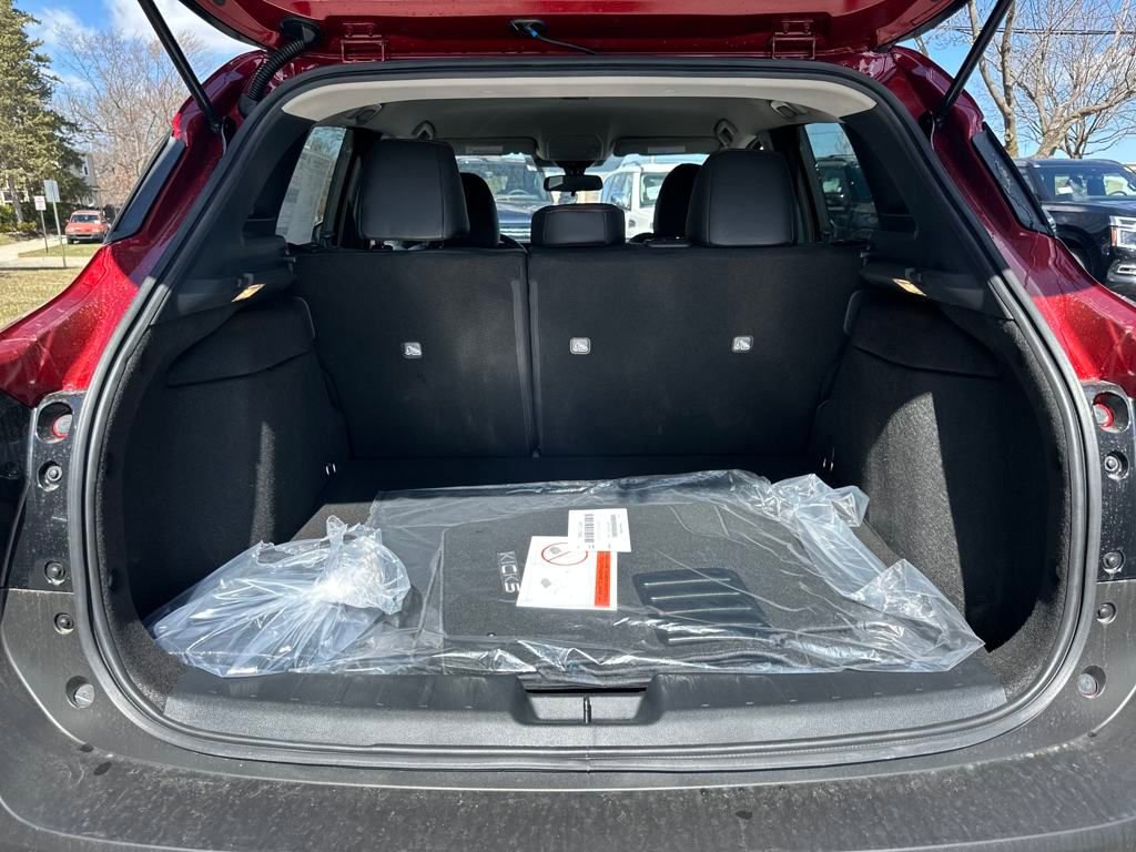 New 2025 Nissan Kicks SR image 32