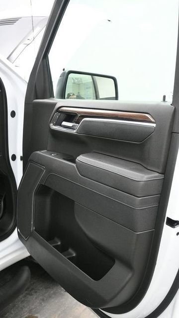 Used 2025 Chevrolet Silverado 1500 LT Trail Boss w/ Protection Package AWD/4WD image 11