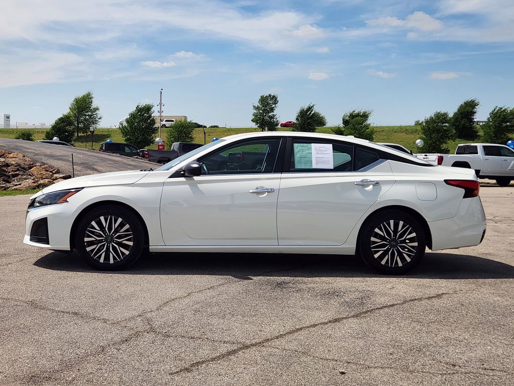 Used 2025 Nissan Altima 2.5 SV FWD image 4