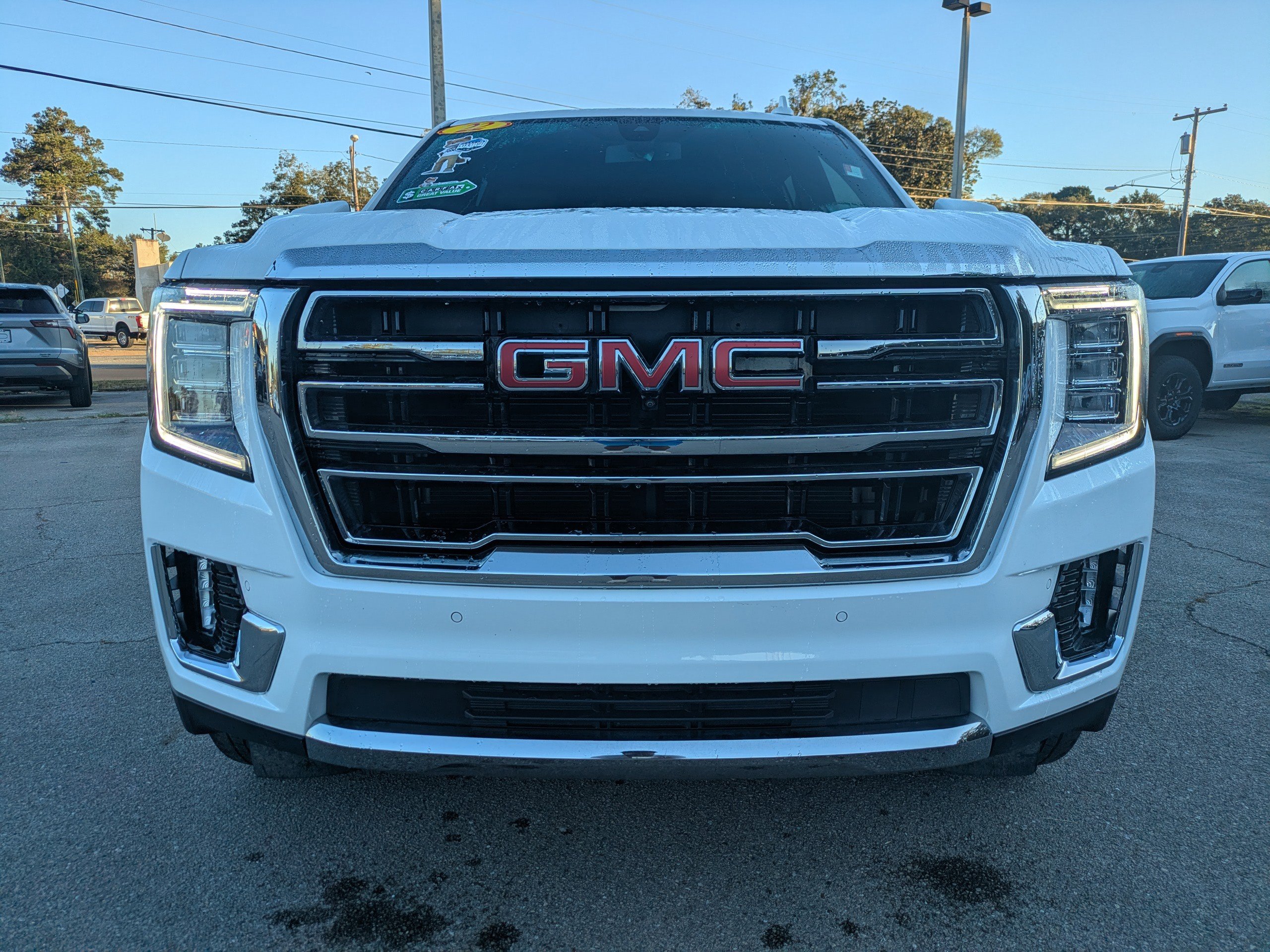 Used 2022 GMC Yukon SLT w/ SLT Premium Package image 3
