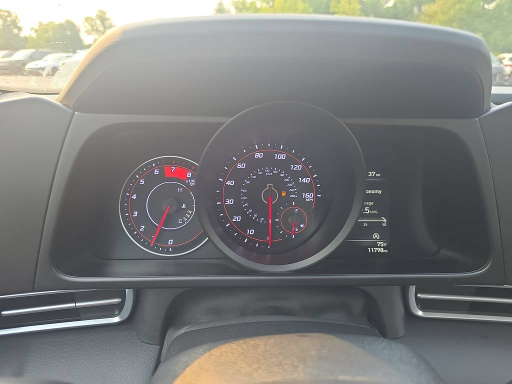 Used 2023 Hyundai Elantra SE FWD image 18