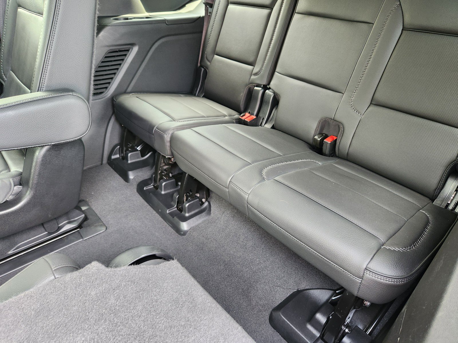 Used 2024 GMC Yukon Denali w/ Advanced Technology Package AWD/4WD image 13