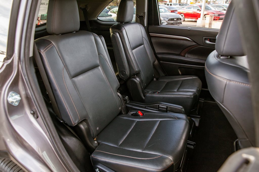 Used 2016 Toyota Highlander Limited image 12