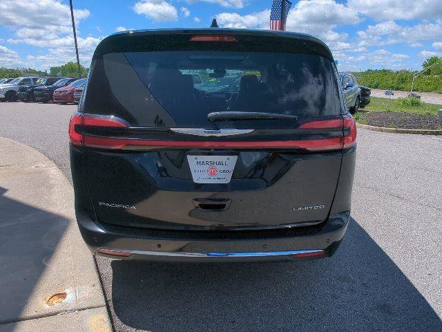 Certified 2024 Chrysler Pacifica Limited FWD image 32