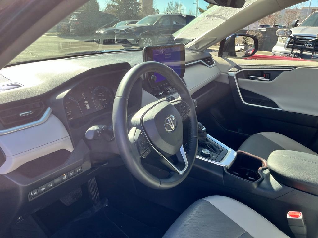 Used 2025 Toyota RAV4 Limited image 15