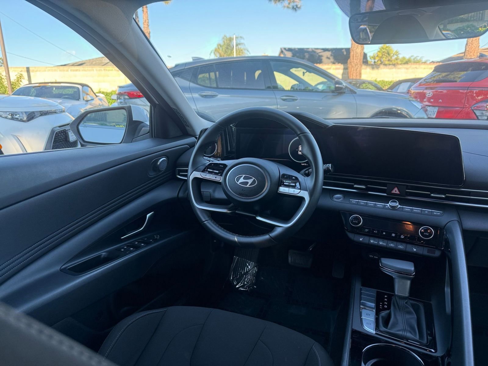 Used 2025 Hyundai Elantra SEL image 30