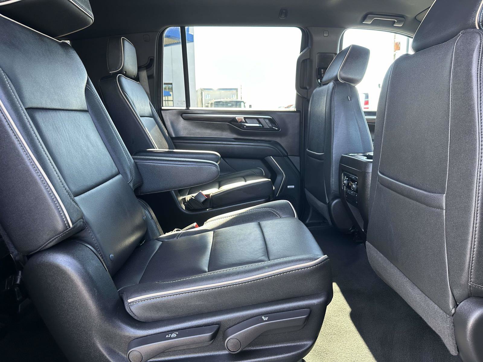 Used 2026 Chevrolet Suburban Premier AWD/4WD image 28