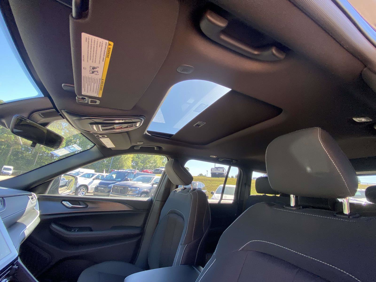New 2025 Jeep Grand Cherokee Laredo X AWD/4WD image 7