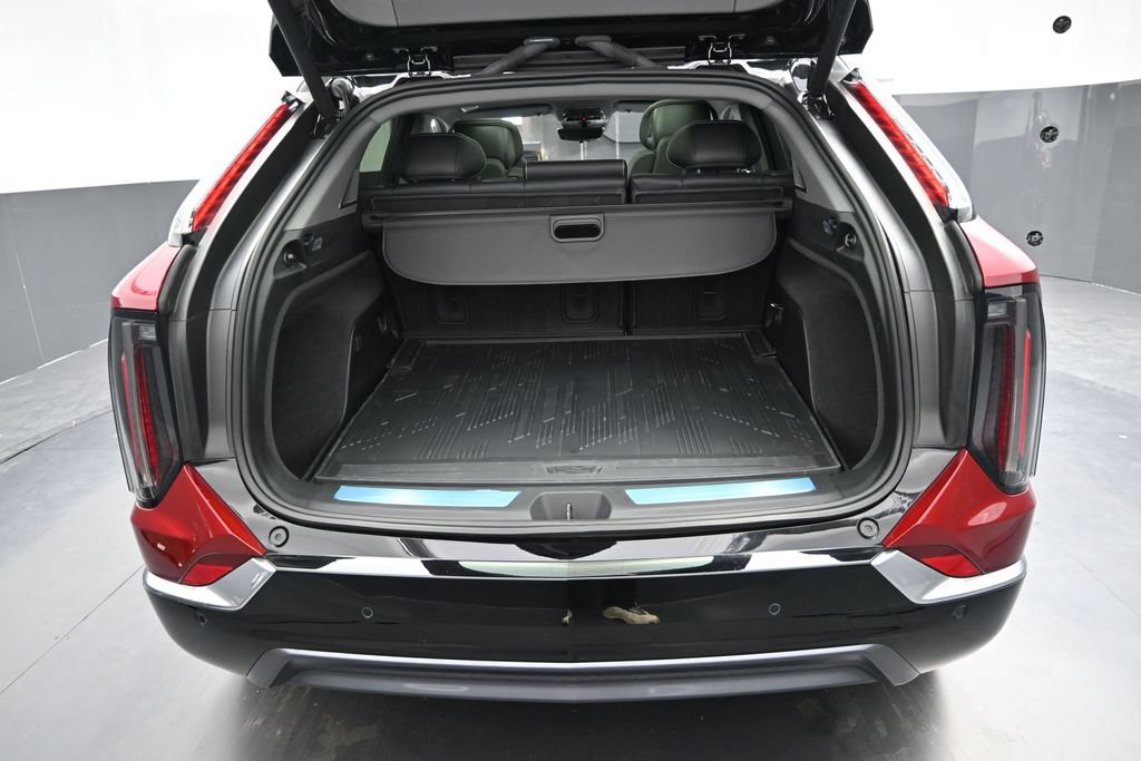 New 2027 Cadillac Optiq Premium Luxury w/ LPO, Floor Liner Package AWD/4WD image 17