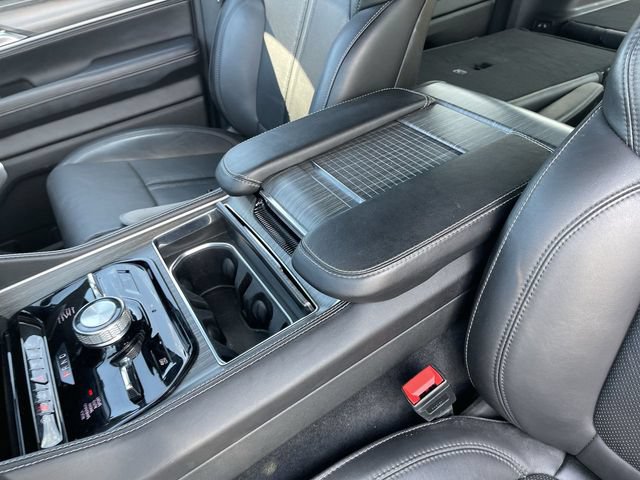 Used 2023 Jeep Wagoneer Series III w/ Preferred Equipment Group AWD/4WD image 21
