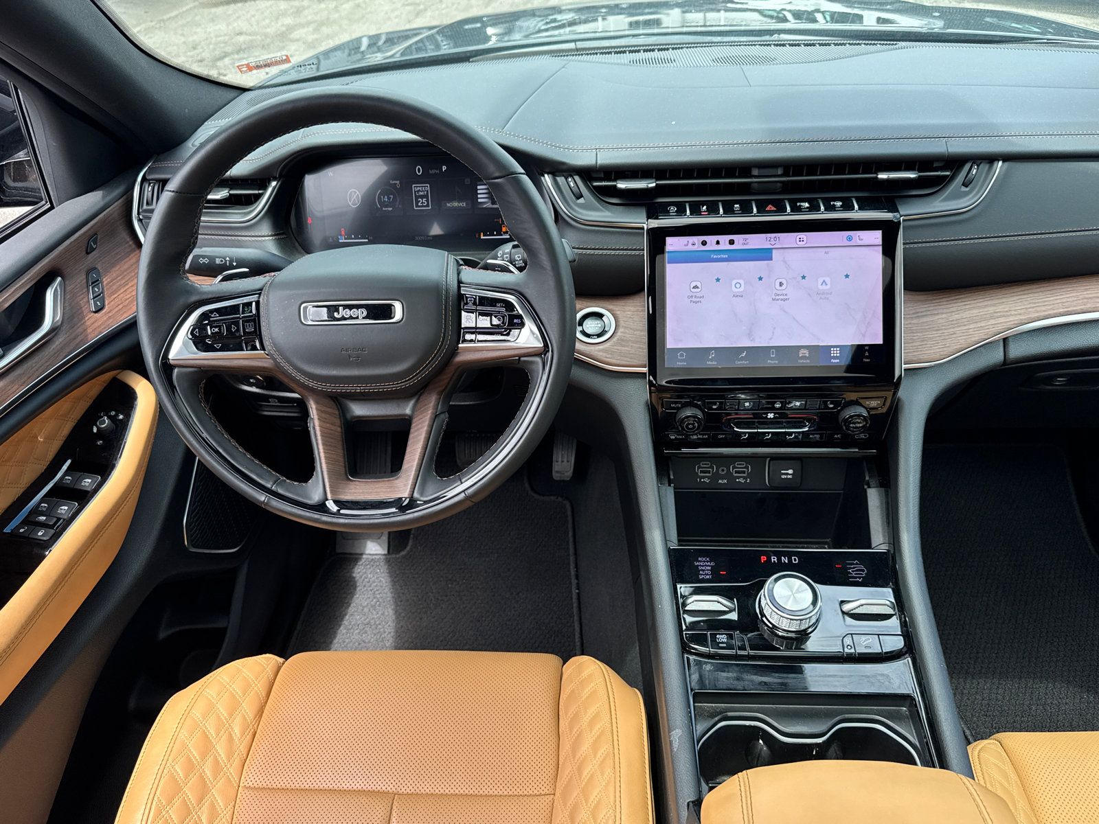 Used 2024 Jeep Grand Cherokee Summit AWD/4WD image 9