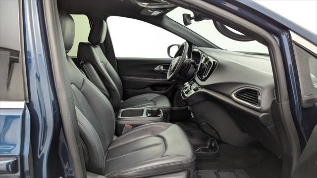 Used 2025 Chrysler Pacifica Select FWD image 22