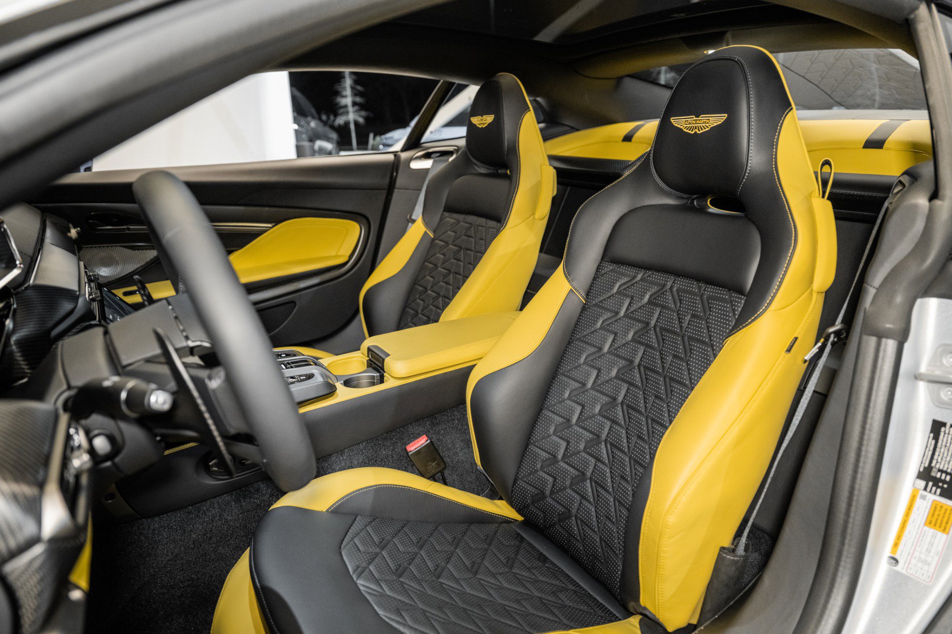 Used 2025 Aston Martin Vanquish image 12