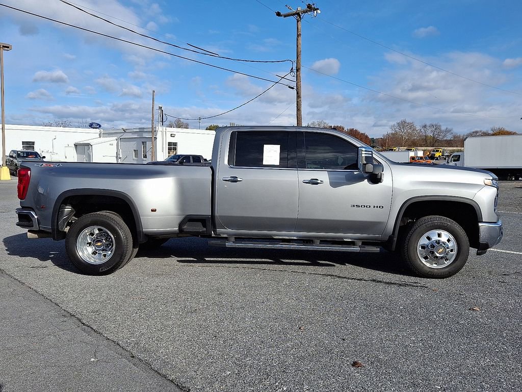 Used 2025 Chevrolet Silverado 3500 LTZ w/ LTZ Convenience Package image 8