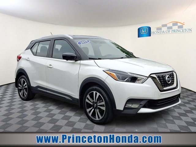 Used 2019 Nissan Kicks SR w/ SR Premium Package FWD image 1
