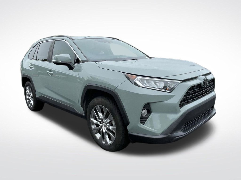 Used 2019 Toyota RAV4 XLE Premium w/ Cold Weather Package FWD image 9