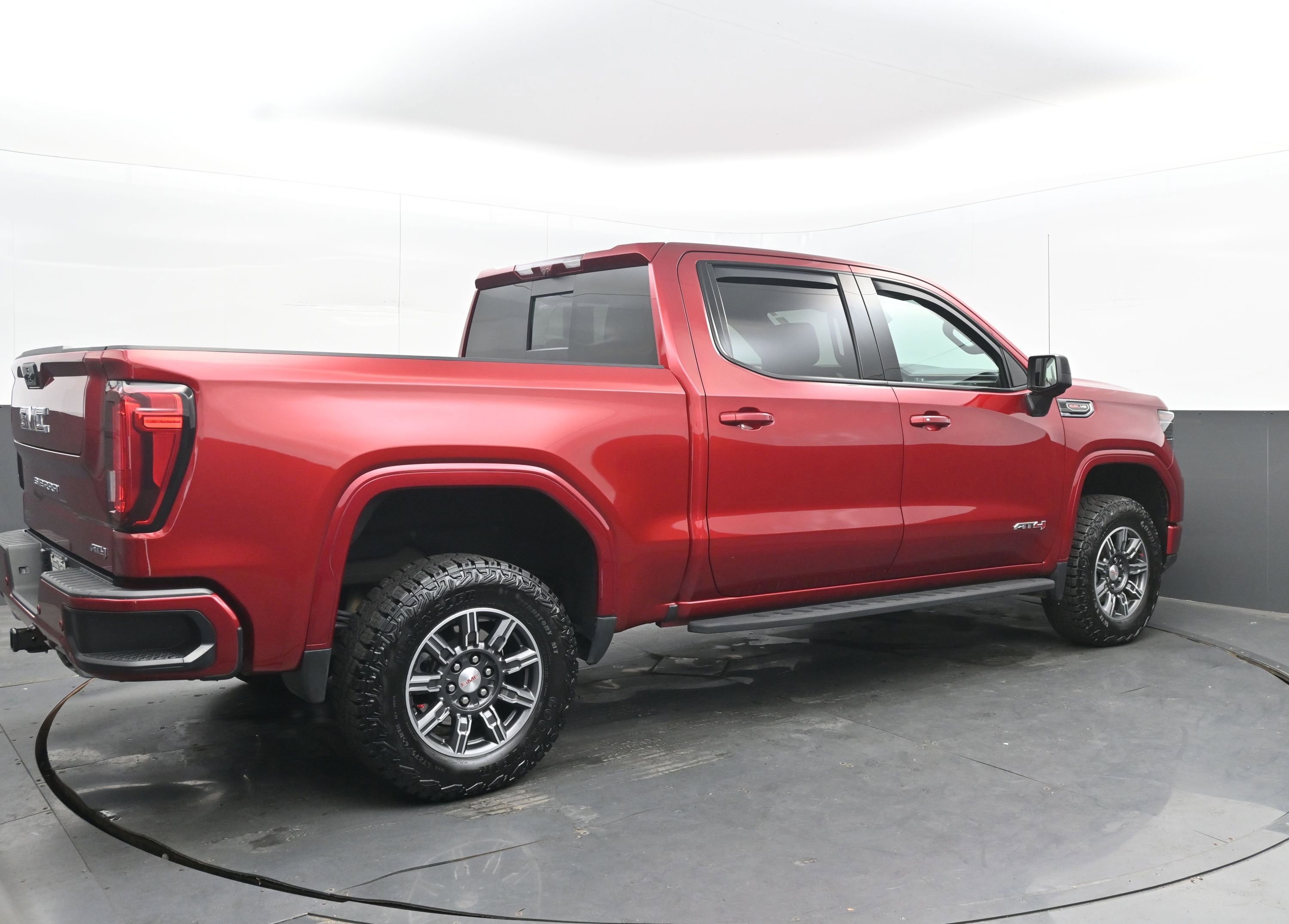 Used 2024 GMC Sierra 1500 AT4 w/ Technology Package image 9