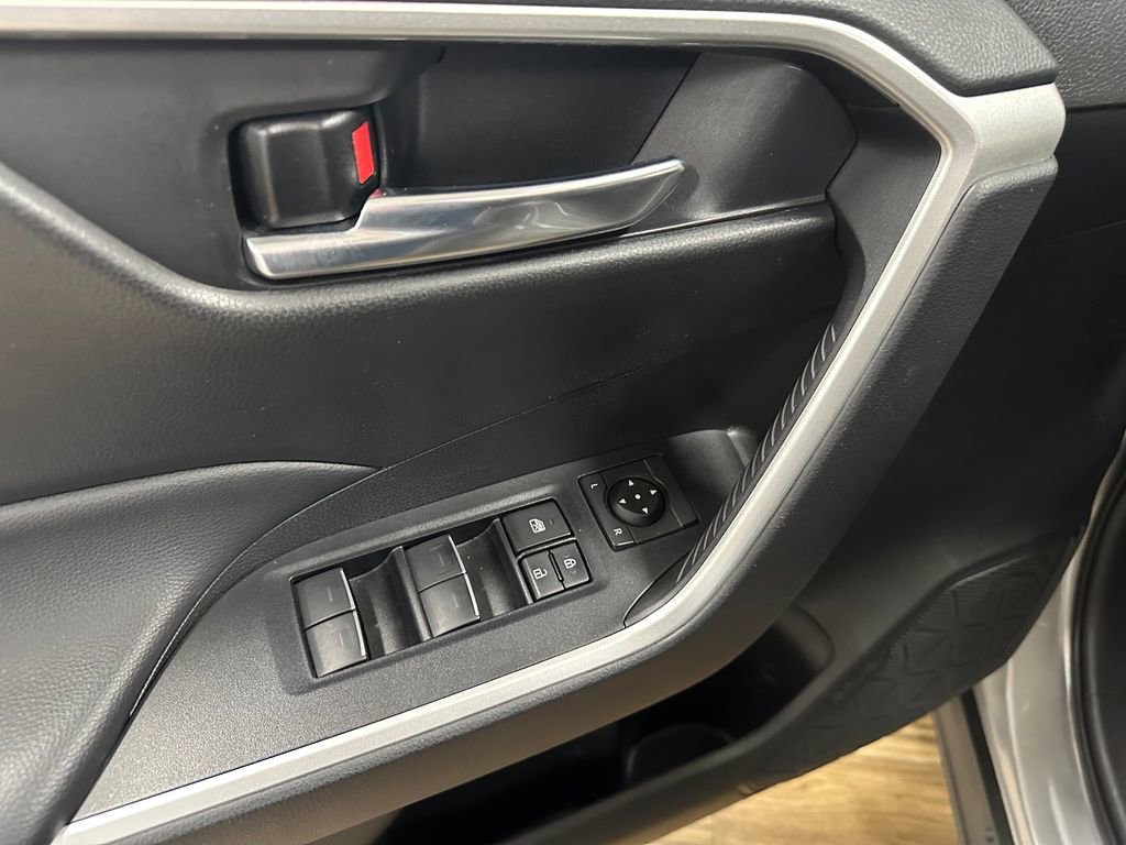 Used 2022 Toyota RAV4 XLE image 12