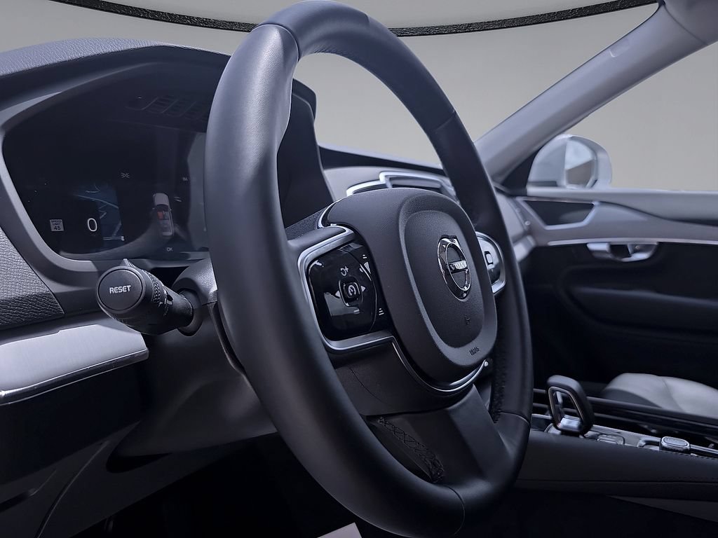 Certified 2025 Volvo XC90 B5 Core AWD/4WD image 25