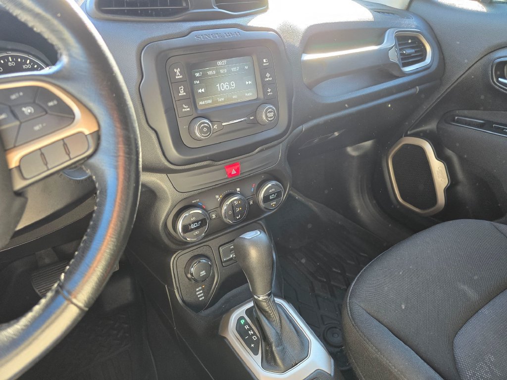 Used 2017 Jeep Renegade Latitude w/ Safety & Security Group AWD/4WD image 22