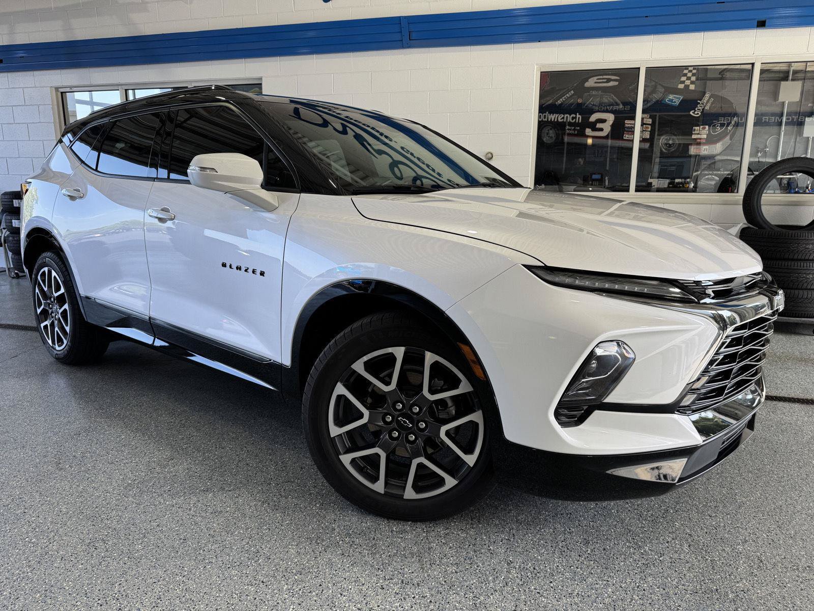 Used 2025 Chevrolet Blazer RS w/ Enhanced Convenience Package AWD/4WD image 2