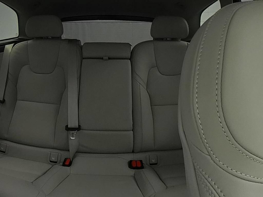 New 2026 Volvo XC60 T8 Ultra w/ Protection Package Premier AWD/4WD image 31